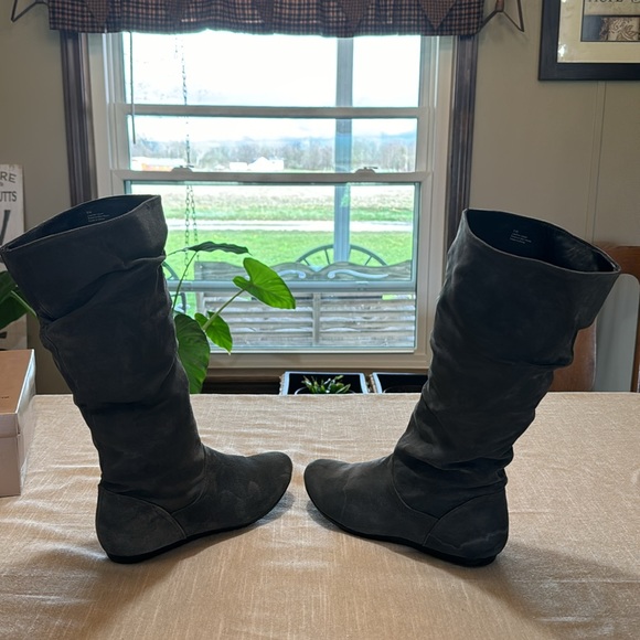 Solanz Women’s  Shelby grey suede knee boots. Size 8 M - Picture 5 of 7